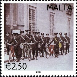 Colnect-658-000-Postmen-with-Raleigh-bicycles.jpg