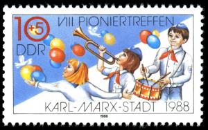 Colnect-1983-764-Pioneers-balloons-doves.jpg