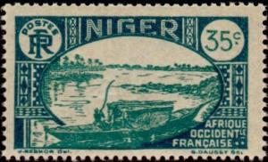 Colnect-852-940-Native-boat-on-the-Niger.jpg