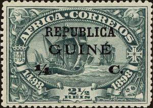 Colnect-4421-042-Fleet-of-Vasco-da-Gama-on-the-run---on-Africa-stamp.jpg