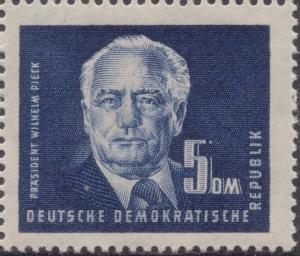 DDR-Briefmarke_Pieck_1951_5_DM.JPG