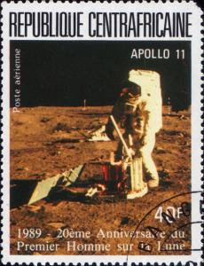 Colnect-3121-325-Astronaut-on-the-moon.jpg