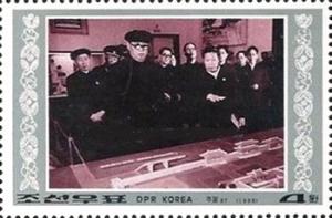 Colnect-2472-755-Kim-Il-Sung-visiting-the-museum.jpg
