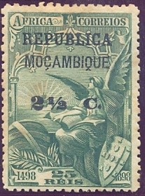 Colnect-2693-895-Fleet-of-Vasco-da-Gama-on-the-run---on-Africa-stamp.jpg
