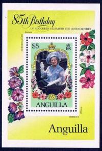 Colnect-1571-678-In-an-open-carriage-at-Ascot.jpg